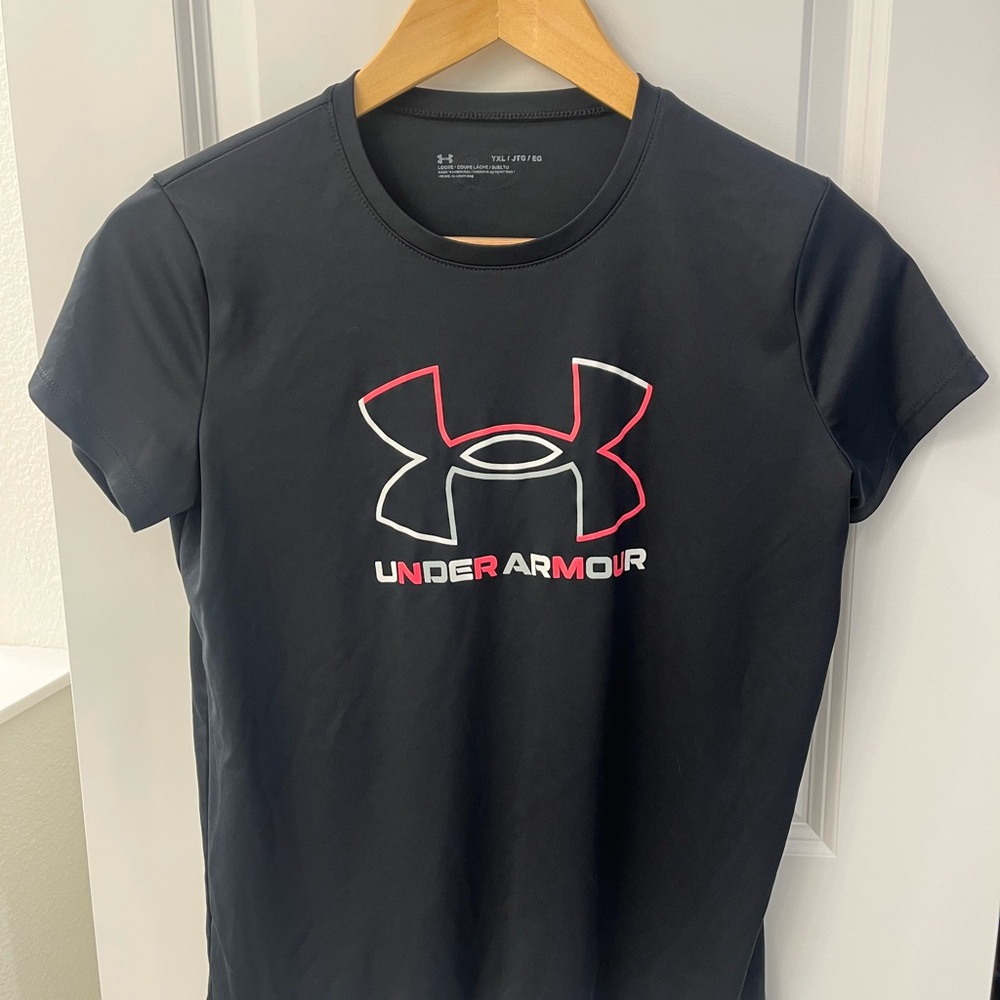 Under Armour Black and Red Short Sleeve Tee
